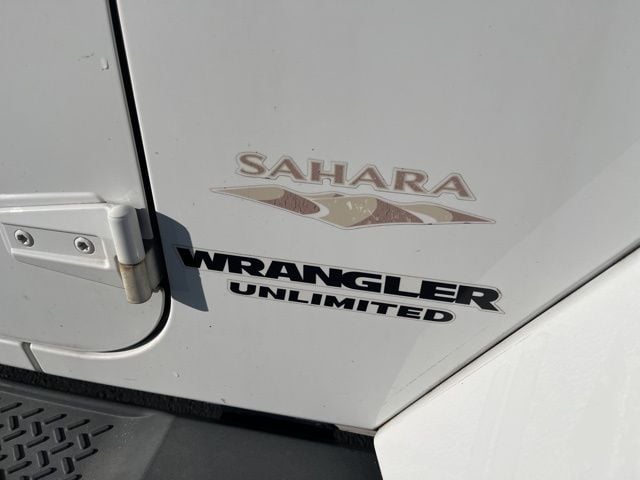 2011 Jeep Wrangler Unlimited Sahara photo 2