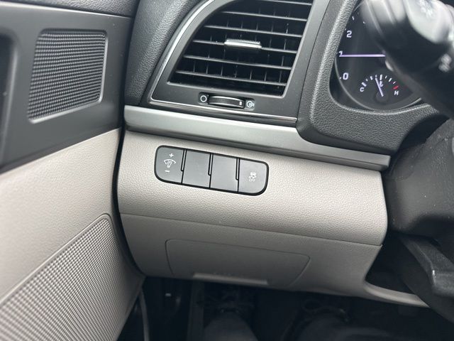 2017 Hyundai Elantra SE - Photo 24