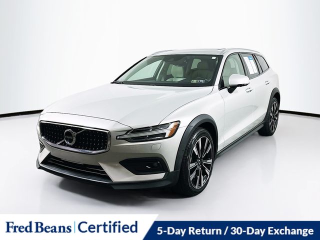 2022 Volvo V60 Cross Country T5 photo 3