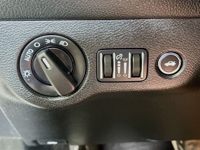 2016 Dodge Challenger SXT - Photo 13