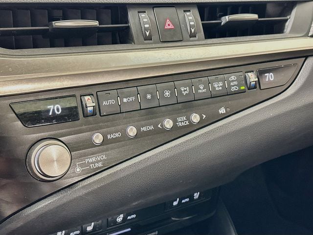 2021 Lexus ES 250 - Photo 19