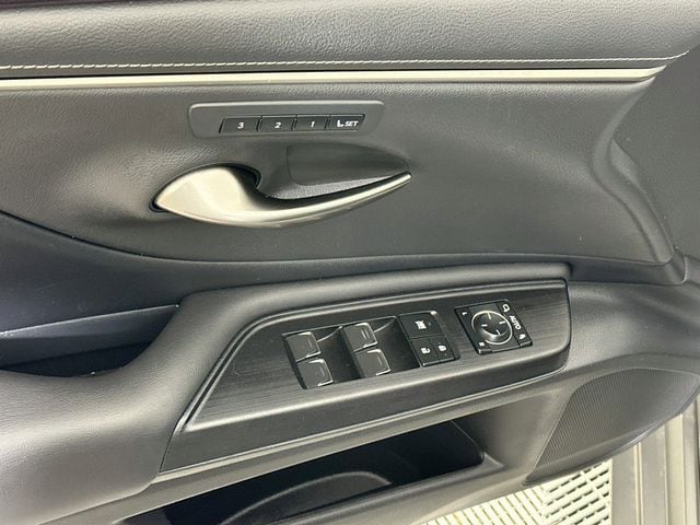 2021 Lexus ES 250 - Photo 22