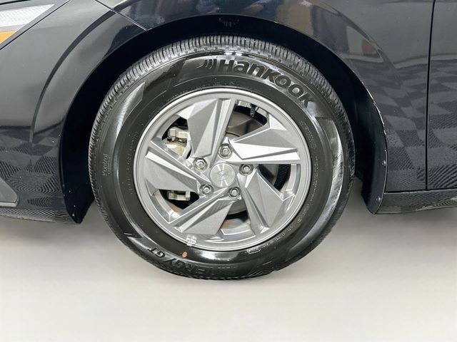 2025 Hyundai Elantra SE - Photo 33