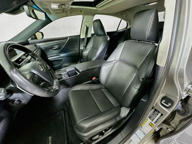 2021 Lexus ES 250 - Photo 25