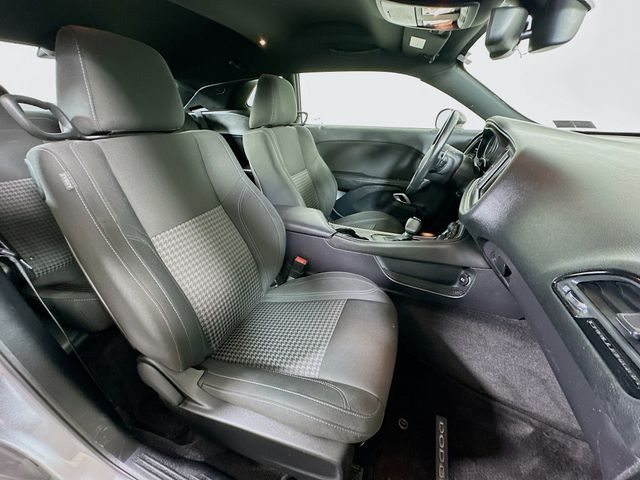 2016 Dodge Challenger SXT - Photo 31