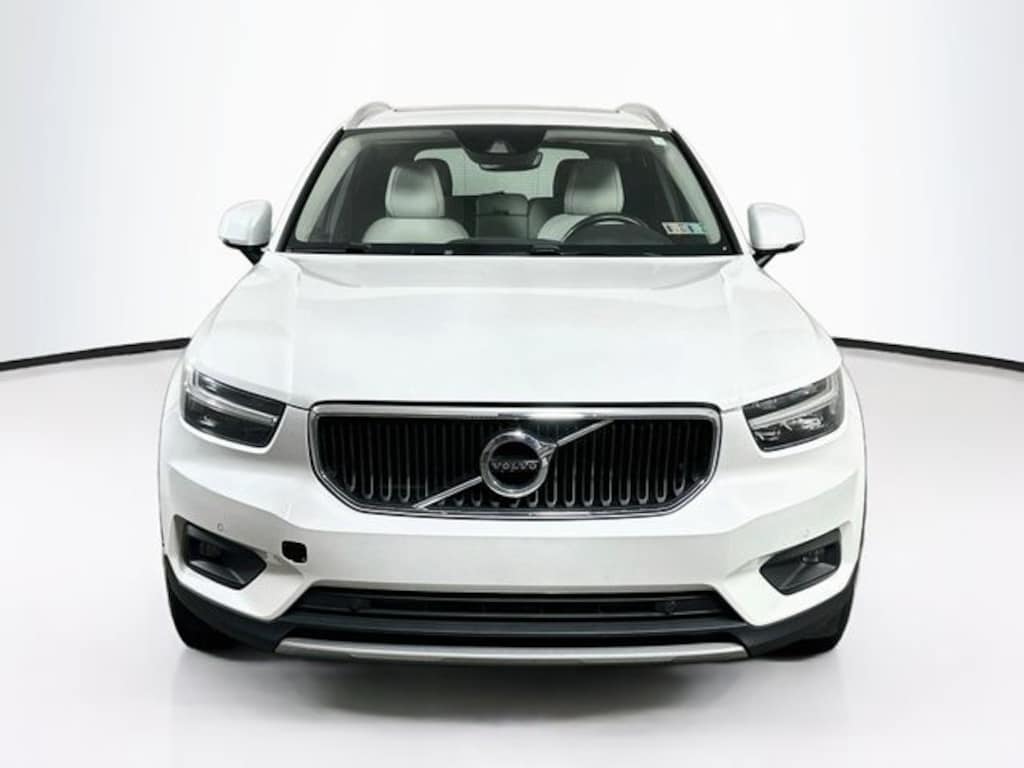Used 2021 Volvo XC40 Momentum SUV