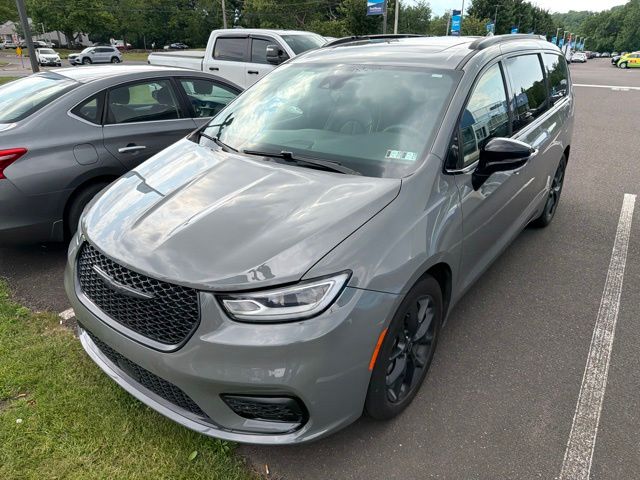 2025 Chrysler Pacifica Limited - Photo 2