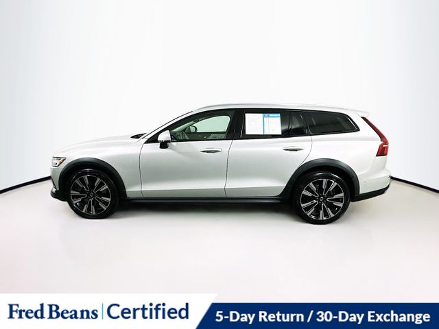 2022 Volvo V60 Cross Country T5 photo 4
