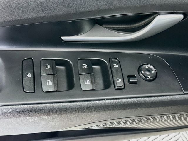 2025 Hyundai Elantra SE - Photo 22