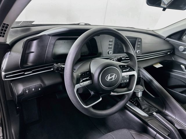2025 Hyundai Elantra SE - Photo 11