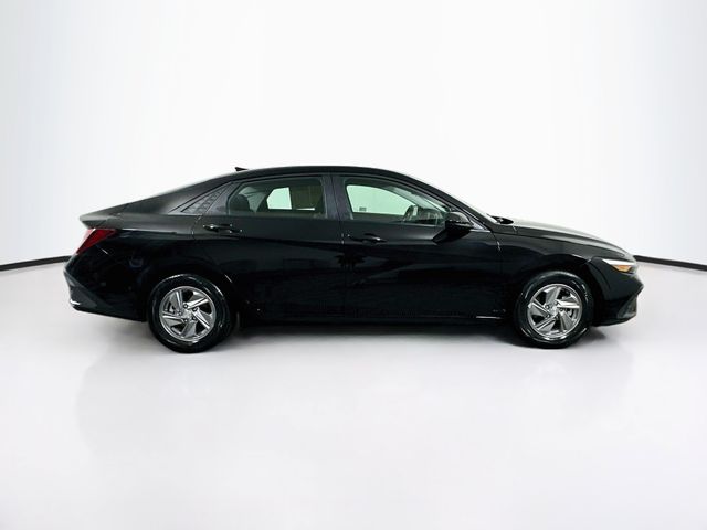 2025 Hyundai Elantra SE - Photo 10