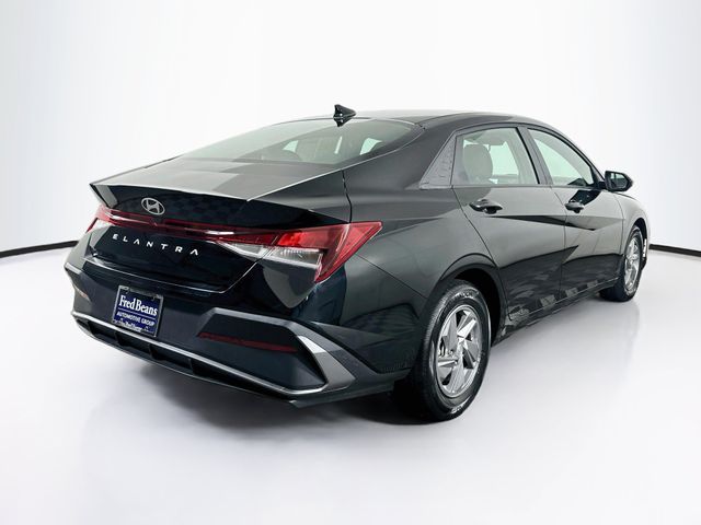 2025 Hyundai Elantra SE - Photo 9