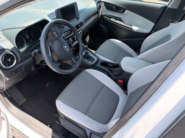 2023 Hyundai Kona SE - Photo 17