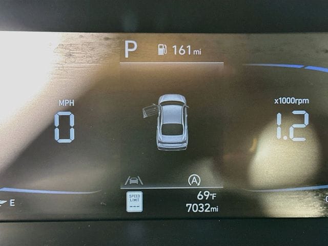 2025 Hyundai Elantra SE - Photo 15