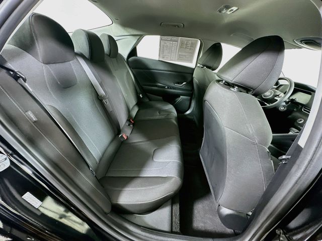 2025 Hyundai Elantra SE - Photo 29