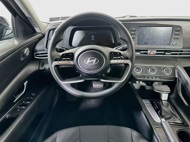 2025 Hyundai Elantra SE - Photo 25