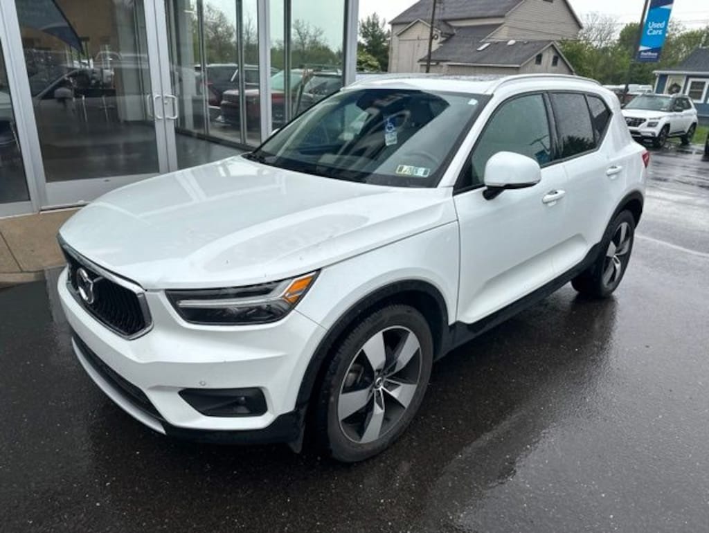 Certified 2021 Volvo XC40 Momentum SUV