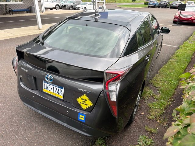 2017 Toyota Prius Three - Photo 11