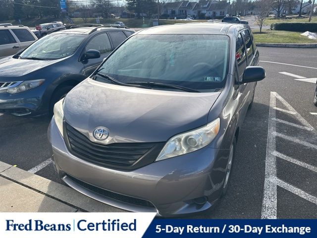 2013 Toyota Sienna L's photo