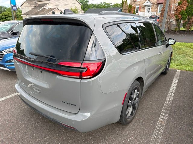2025 Chrysler Pacifica Limited - Photo 11
