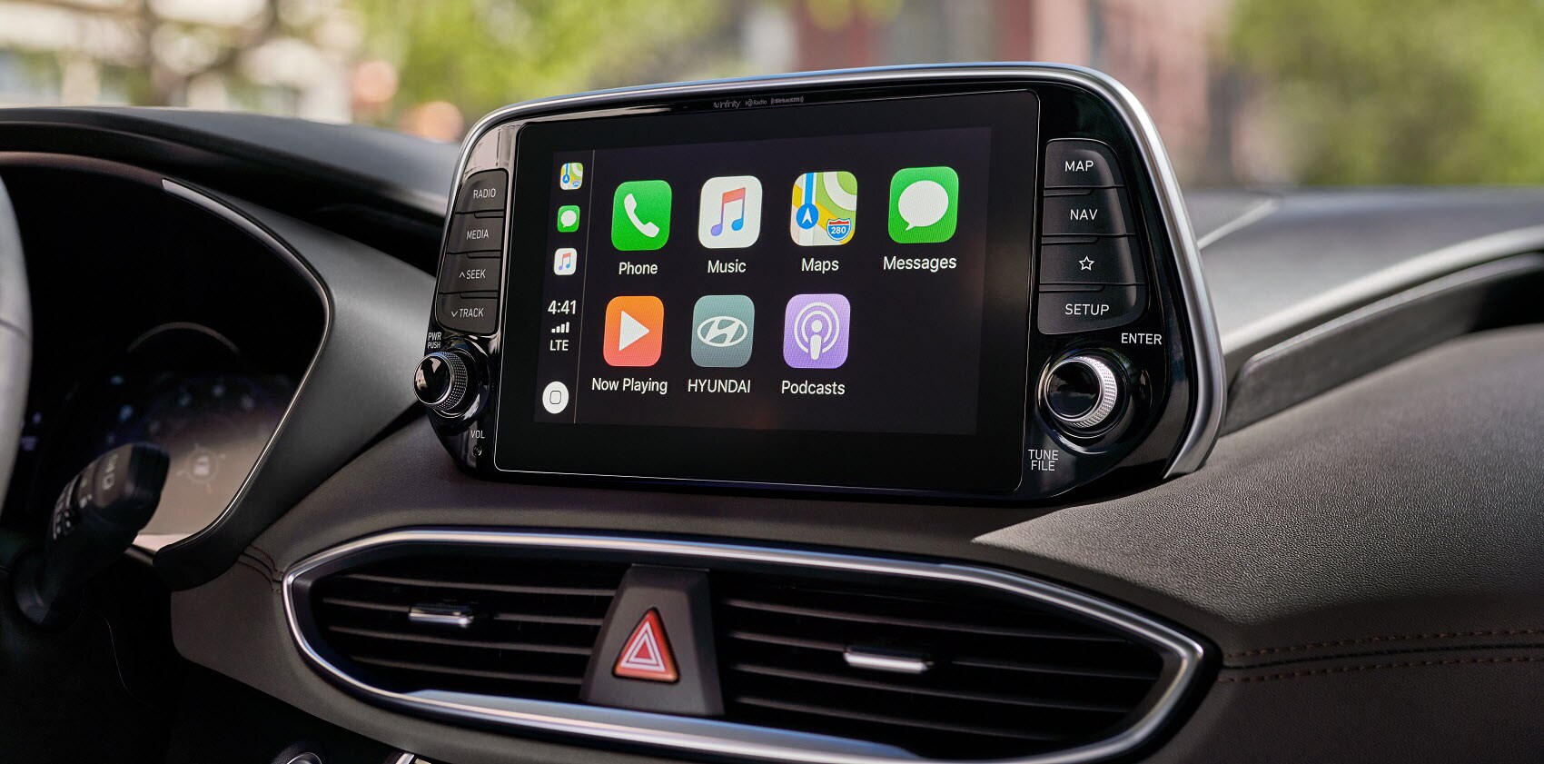 Hyundai Santa Fe with Apple CarPlay® Technology
