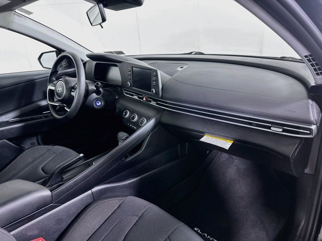 2025 Hyundai Elantra SE - Photo 31