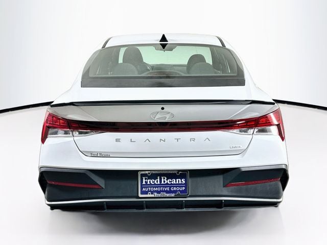 2025 Hyundai Elantra Blue - Photo 7