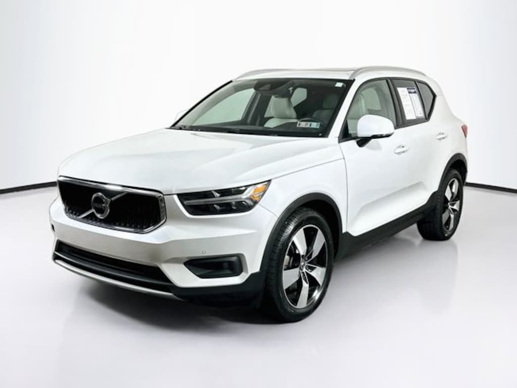 Used 2021 Volvo XC40 Momentum SUV