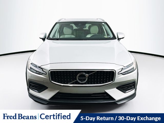 2022 Volvo V60 Cross Country T5 photo 2