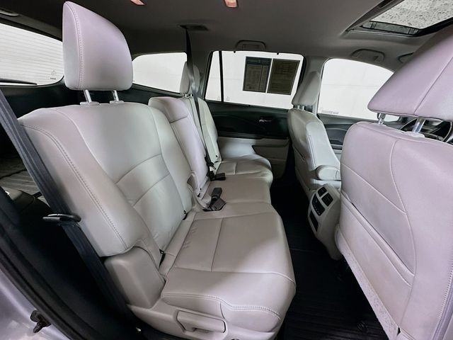 2022 Honda Pilot SE - Photo 32