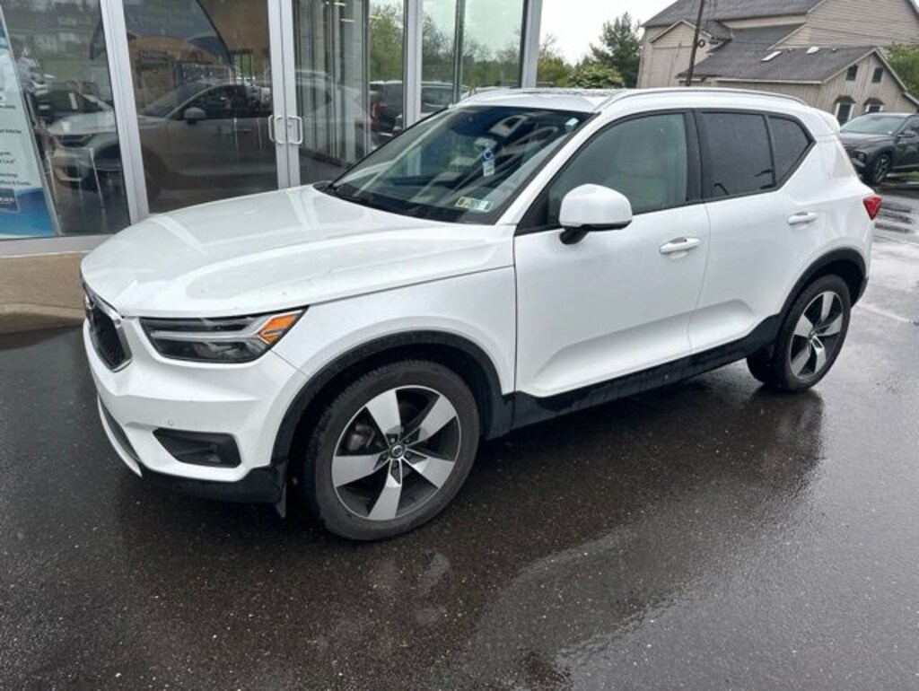 Certified 2021 Volvo XC40 Momentum SUV