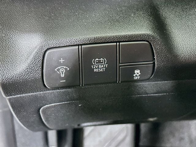 2025 Hyundai Elantra Blue - Photo 13