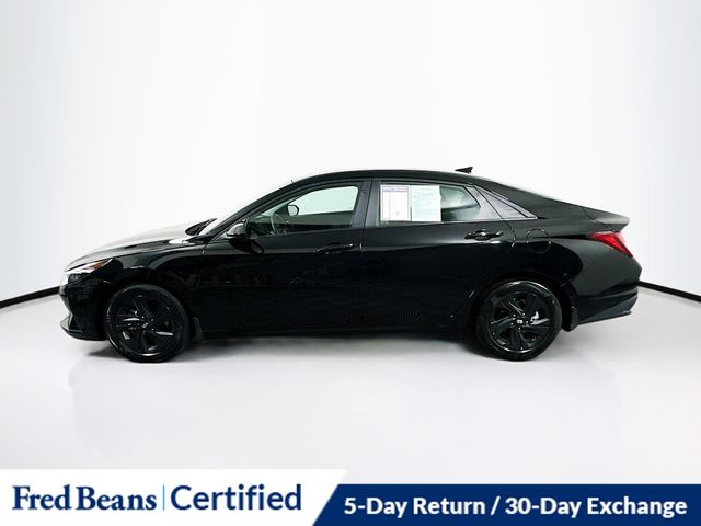 2022 Hyundai Elantra SEL photo 2