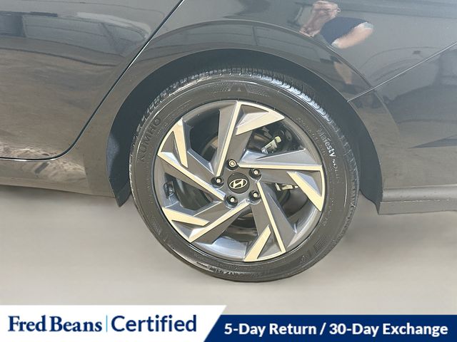 2024 Hyundai Elantra SEL Convenience photo 3