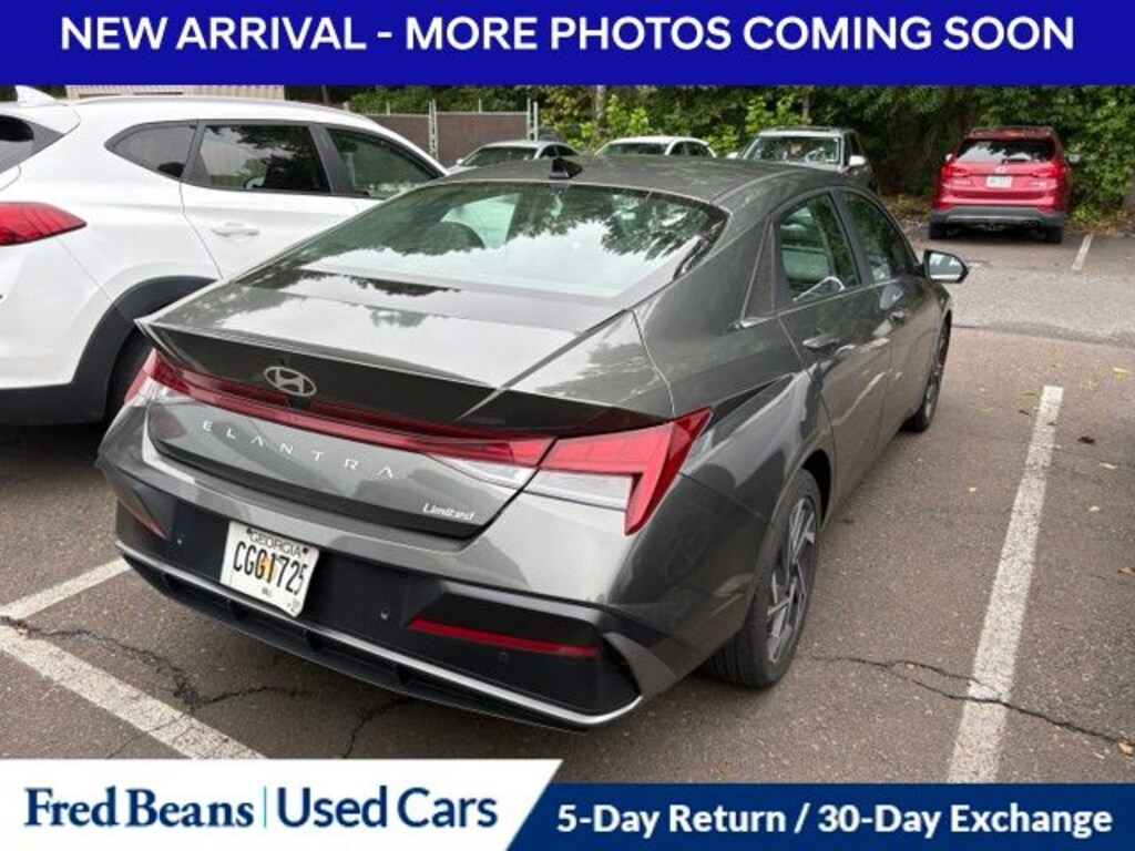 Used 2024 Hyundai Elantra Limited Sedan
