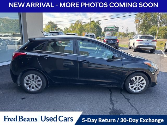 2016 Hyundai Elantra GT Base photo 2