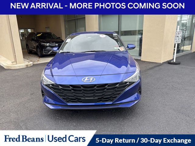 2023 Hyundai Elantra SEL photo 2