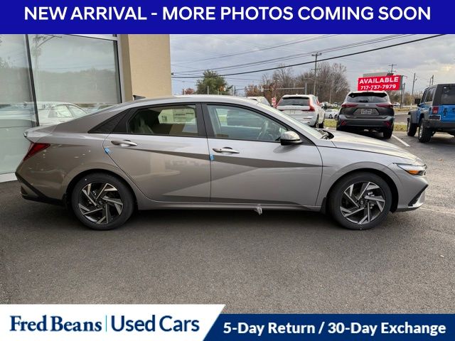 2025 Hyundai Elantra SEL Sport photo 4