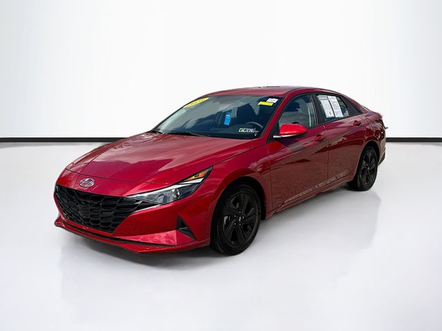 2023 Hyundai Elantra SEL photo 3