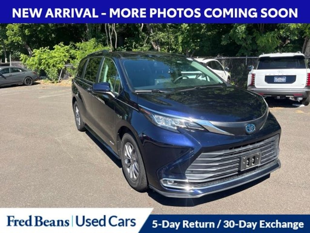 Used 2021 Toyota Sienna XLE Minivan/Van