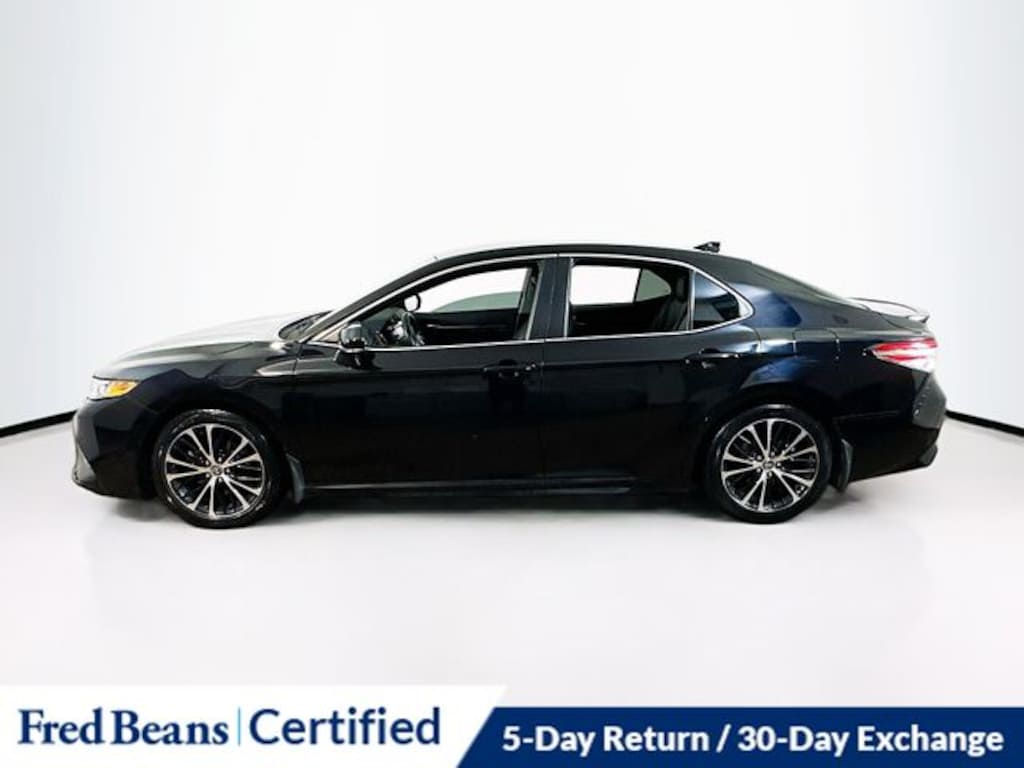 Used 2020 Toyota Camry SE Sedan