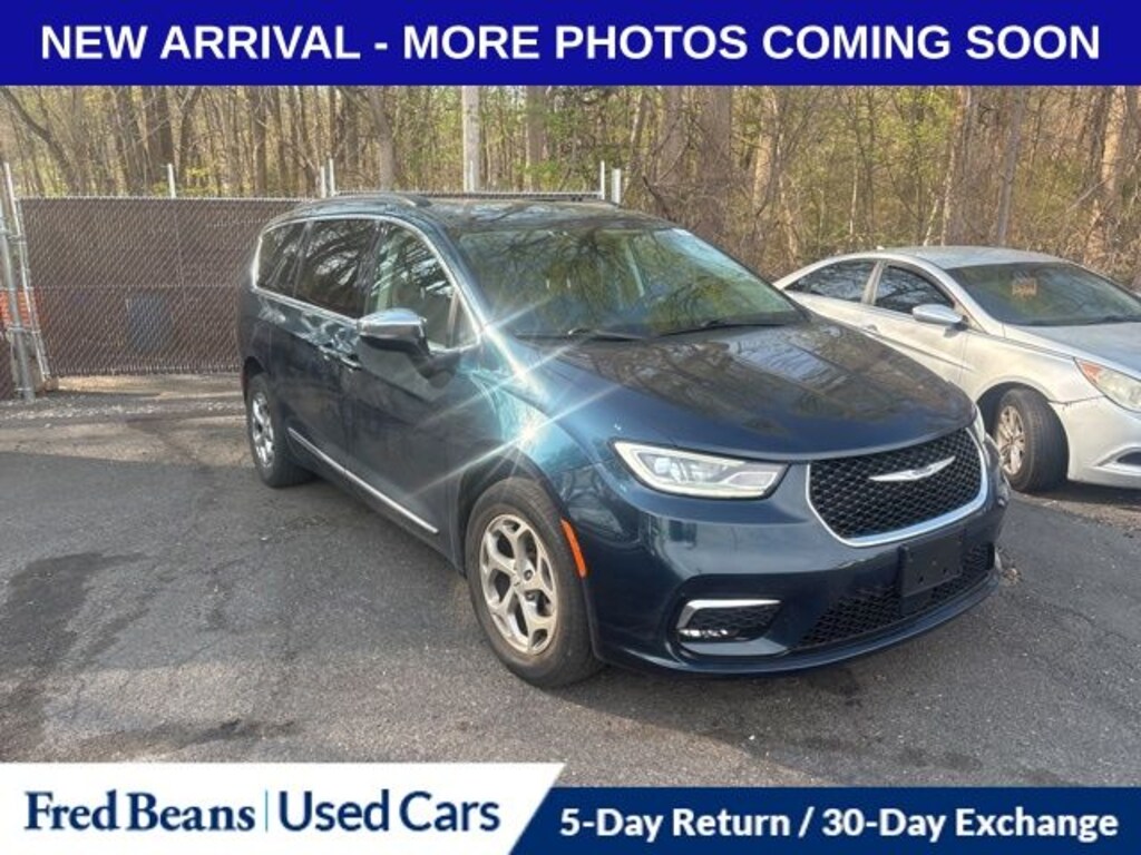 Used 2023 Chrysler Pacifica Limited Minivan/Van
