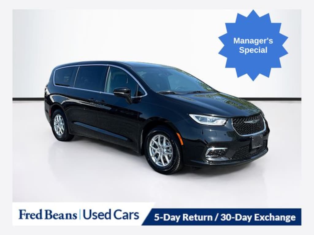 Used 2025 Chrysler Pacifica Select Minivan/Van