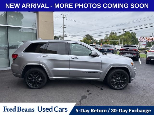 2021 Jeep Grand Cherokee Laredo X photo 2