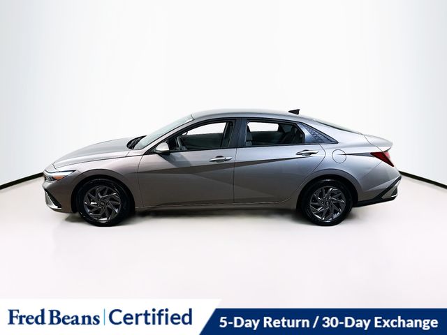 2024 Hyundai Elantra SEL photo 3