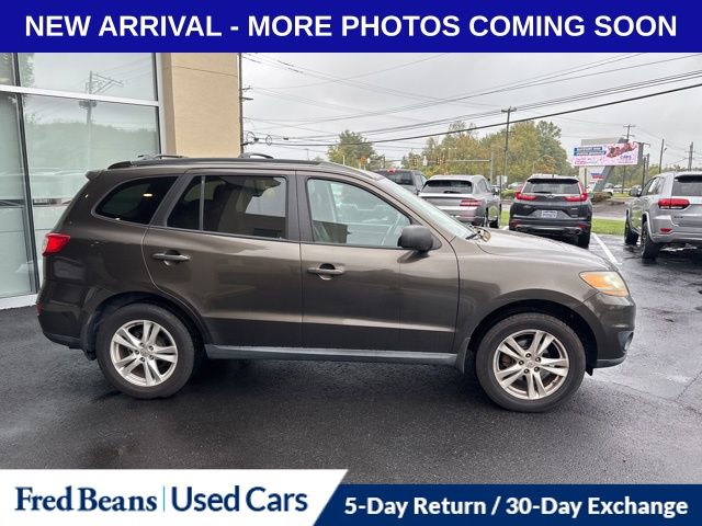 2011 Hyundai Santa Fe SE photo 2