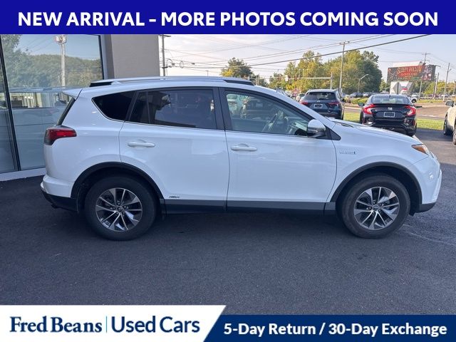 2016 Toyota RAV4 Hybrid XLE photo 4