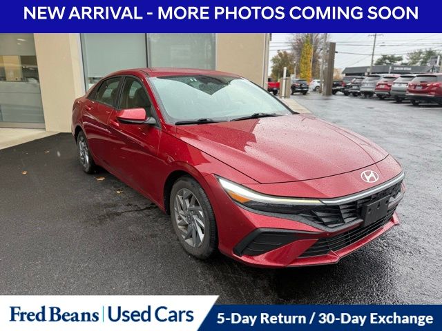 2024 Hyundai Elantra SEL photo 2