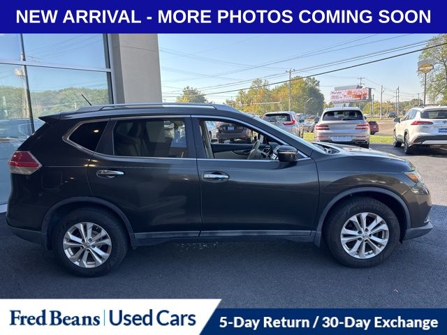 2014 Nissan Rogue SV photo 4