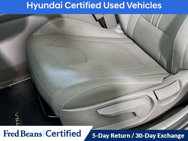 2025 Hyundai Elantra SEL - Photo 12